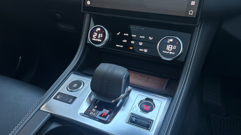 Jaguar F-Pace 3.0 D300 Sport 5dr Auto AWD Diesel Estate